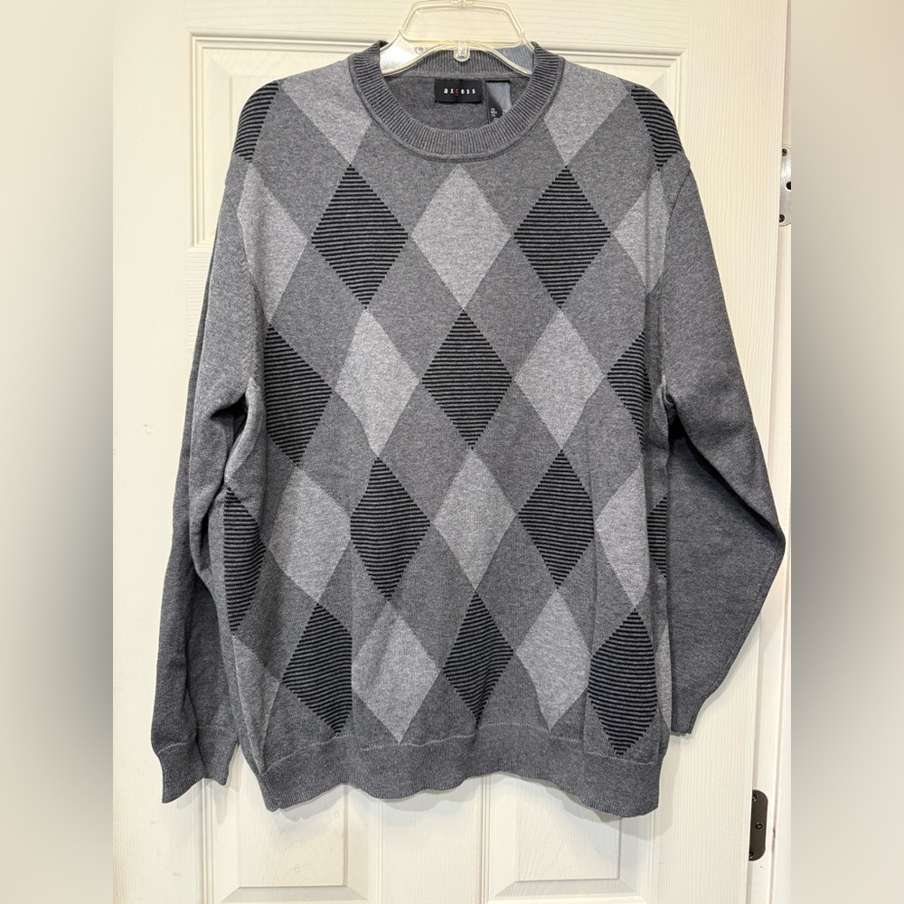 Axcess Men's Gray Argyle Crewneck Sweater